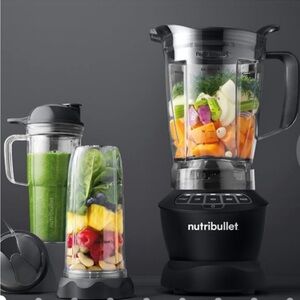 Nutribullet Blender 1200 Watts-- Never used in box